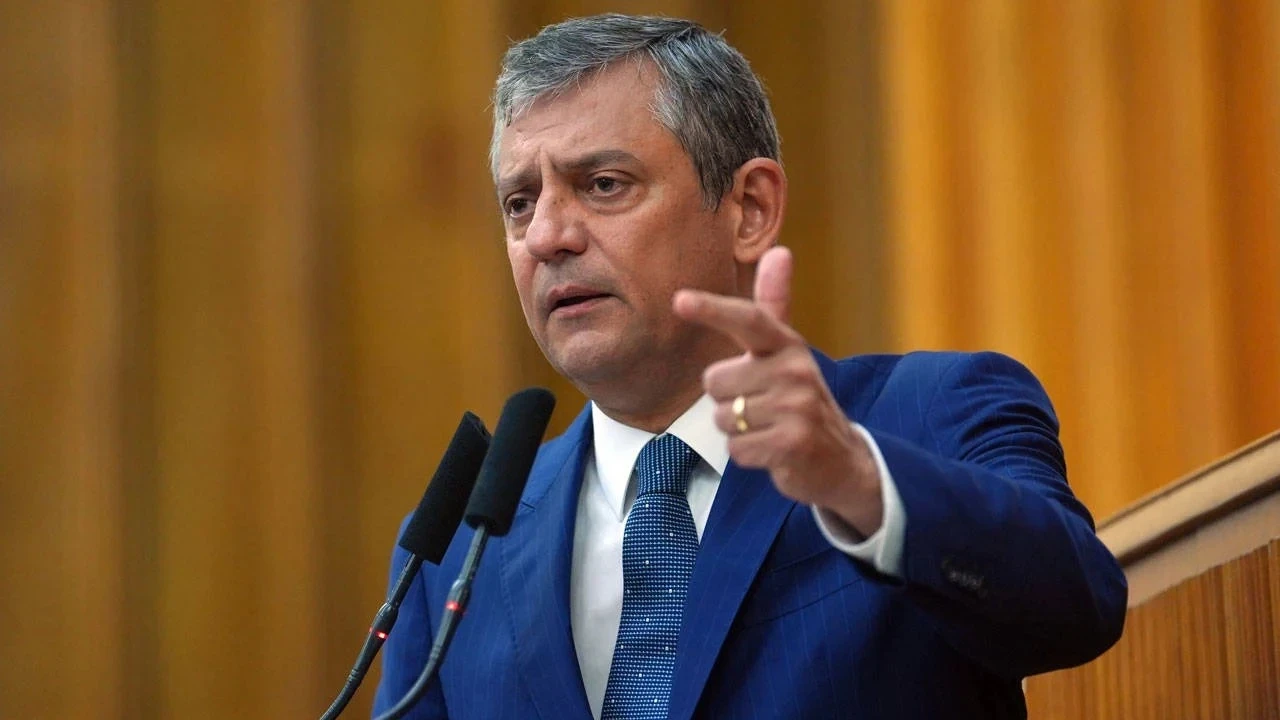 ozgur-ozel-grup-toplantisinda-konusuyor-gx1x